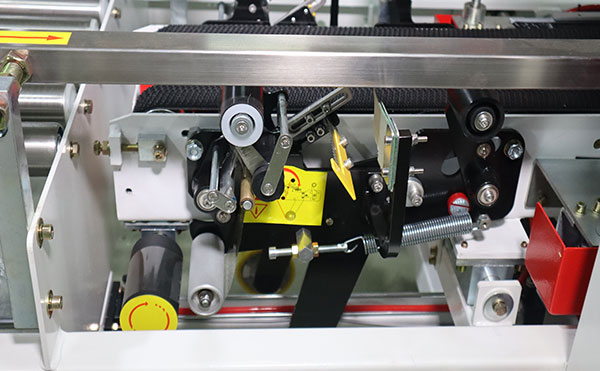 一字型全自动封箱机,封箱机,封箱包装机生产厂家