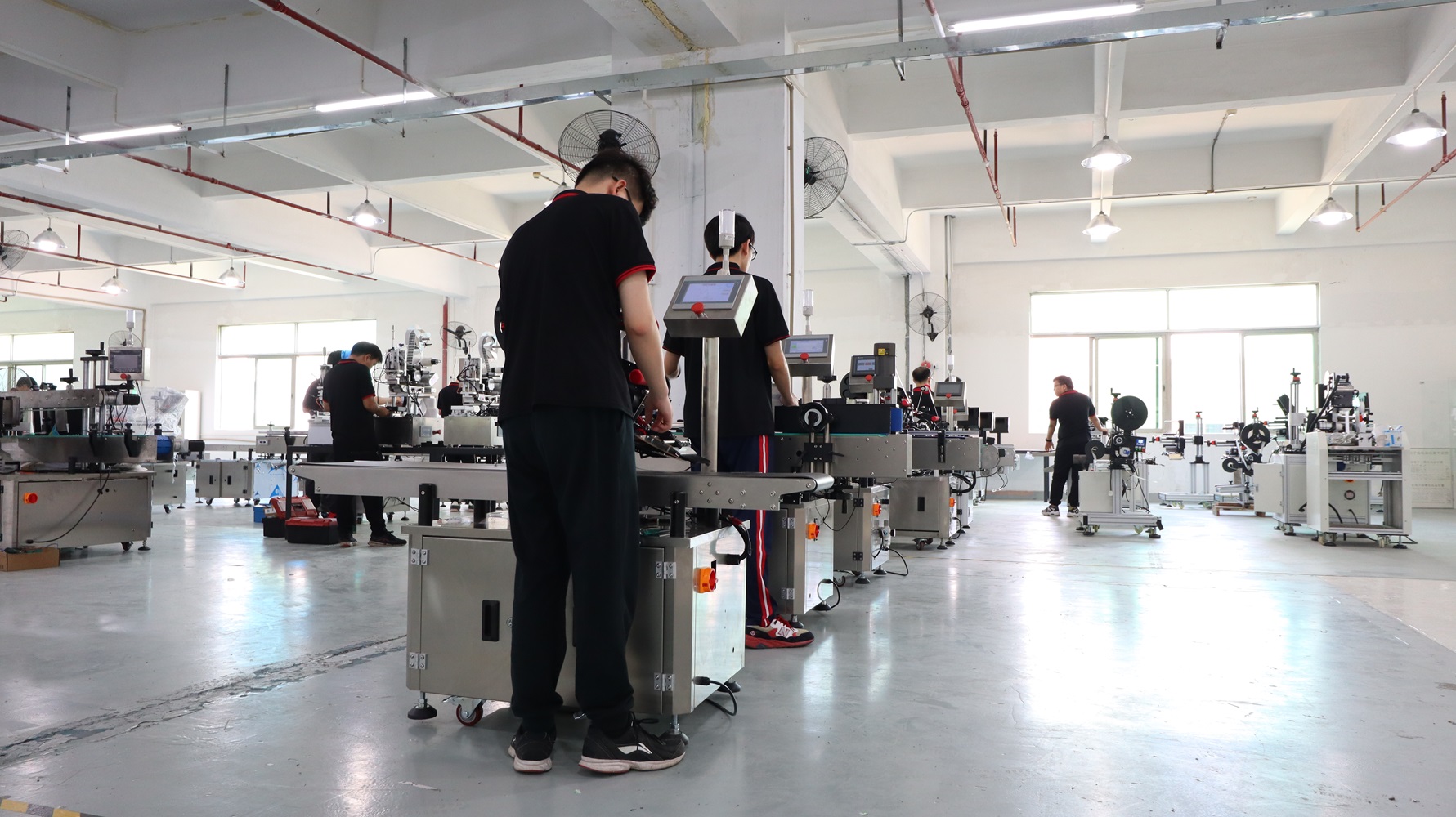 全自动转角贴标机,转角贴标设备,转角贴标机