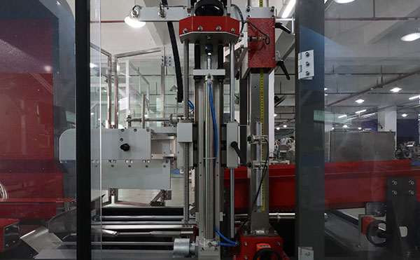 折盖封箱机,封箱机,封箱机厂家,佼佼者