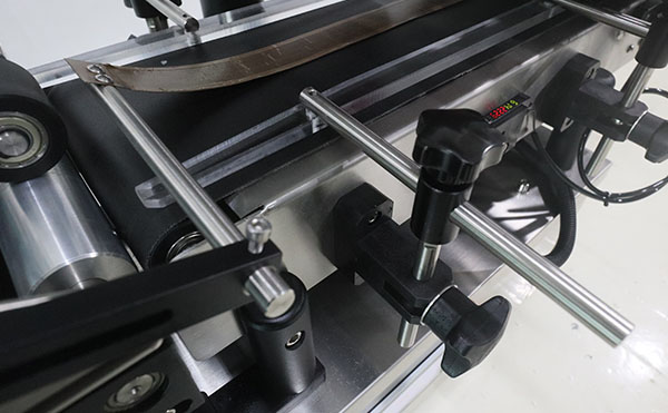 全自动平面贴标机,平面贴标机,平面贴标机厂家,佼佼者自动化