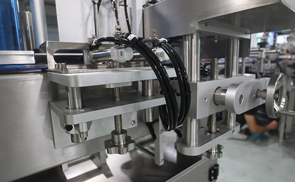 全自动分页平面贴标机,分页平面贴标机,平面贴标机厂家