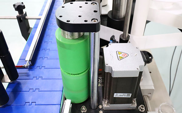 全自动高速贴标机,高速贴标机设备,贴标机设备,佼佼者自动化